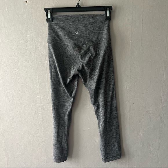 Lululemon Grey Align 21” Crop Leggings Size 4 - Picture 3 of 5